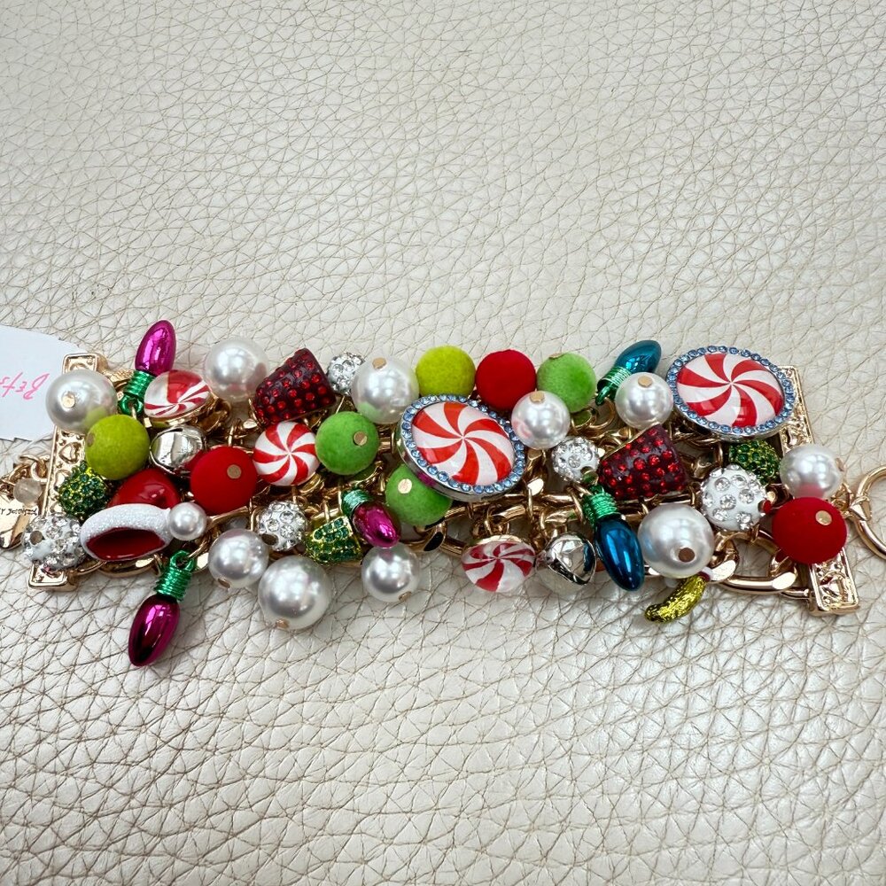 NWT BETSEY JOHNSON HOLIDAY CANDY STATEMENT BRACELET GOLD TONE MULTI $168 - Picture 4 of 6